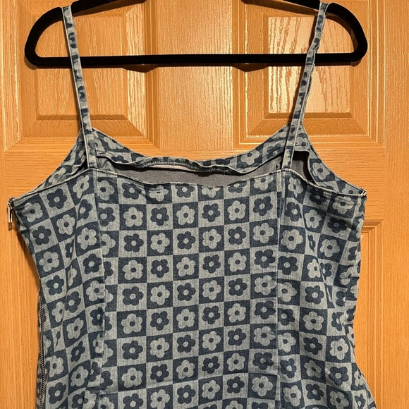 Divided Fitted Dress in Light Denim Blue/Floral - Picture 13 of 14